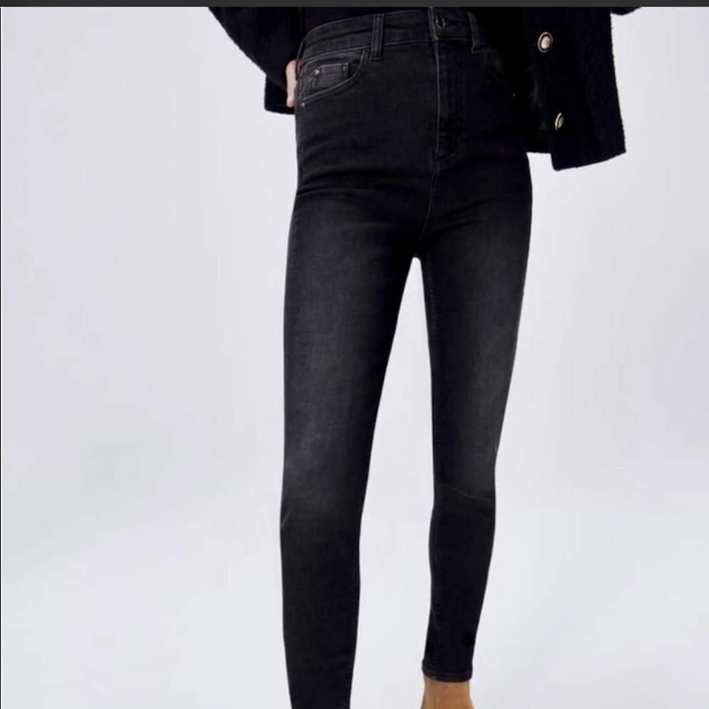 SALE❤️LN ZARA BLACK 5 POCKET SKINNY JEANS❤️